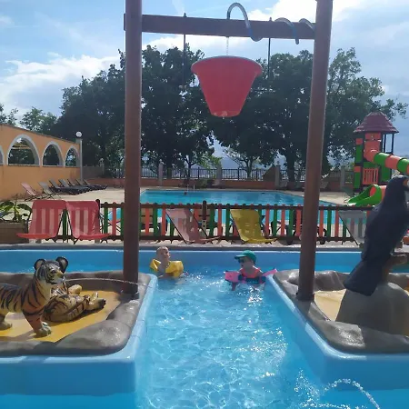 Camping Domaine De Senaud *