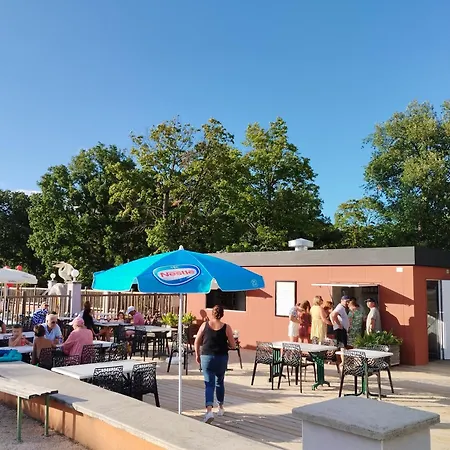 Domaine De Senaud Camping