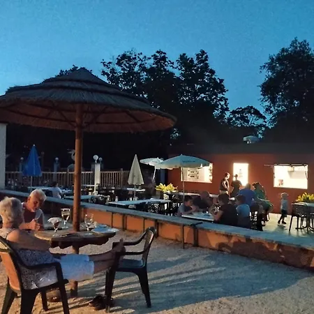 Domaine De Senaud Camping