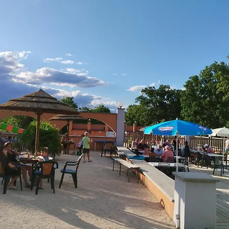 Domaine De Senaud Camping