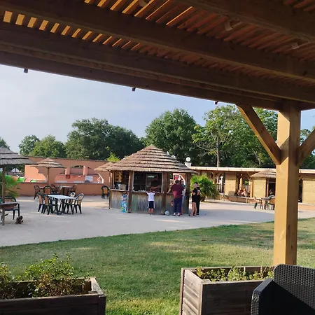 Domaine De Senaud Camping